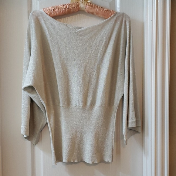 Larry Levine wide sleeve light sweater top - Picture 5 of 6